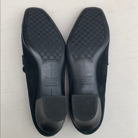 Munro American Suede shoes. Size 8 N. - Picture 7 of 8